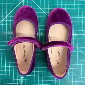Childrenchic classic velvet Mary Jane’s in plum size 29/12 US KIDS
